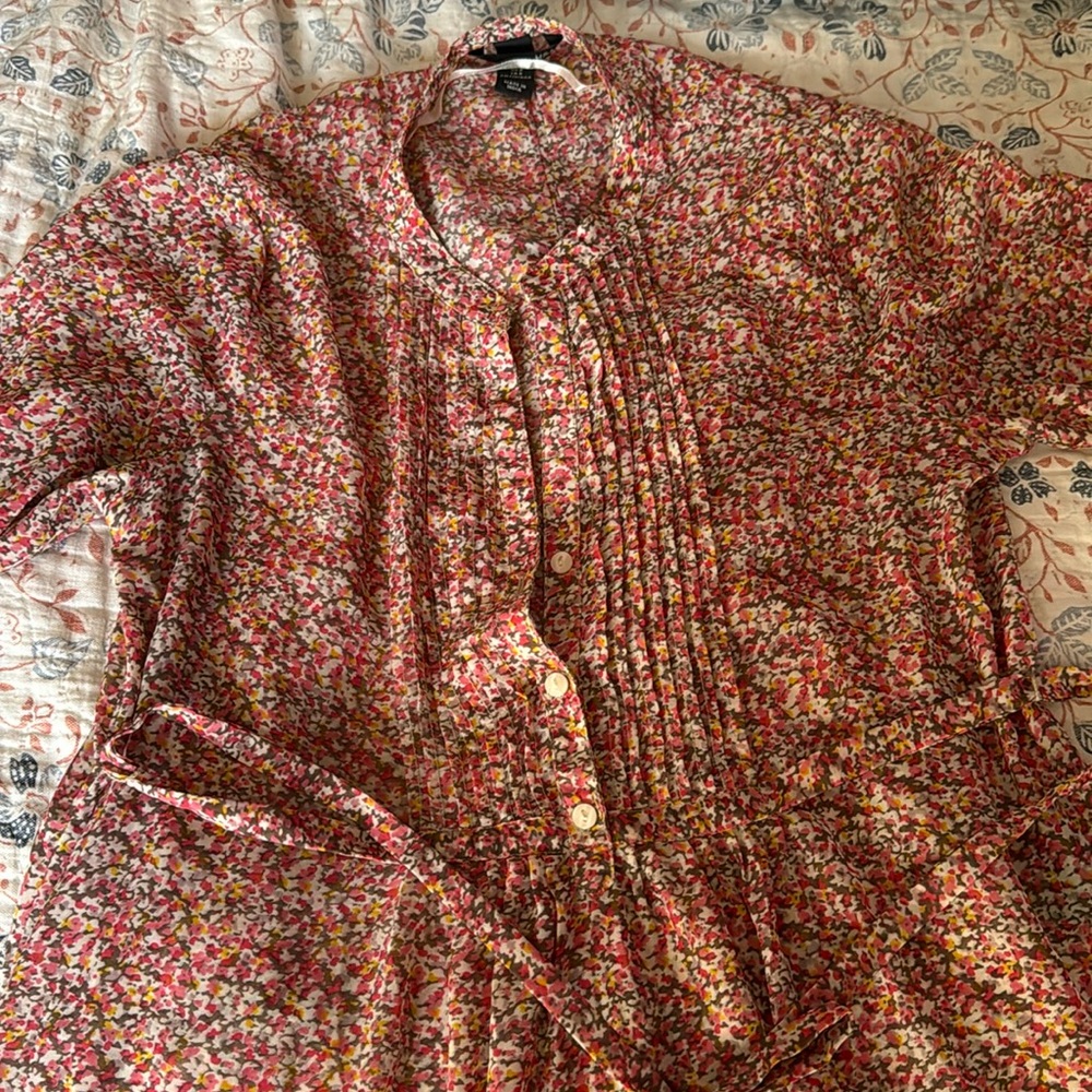 H&M dress. Can also be worn as a blouse.